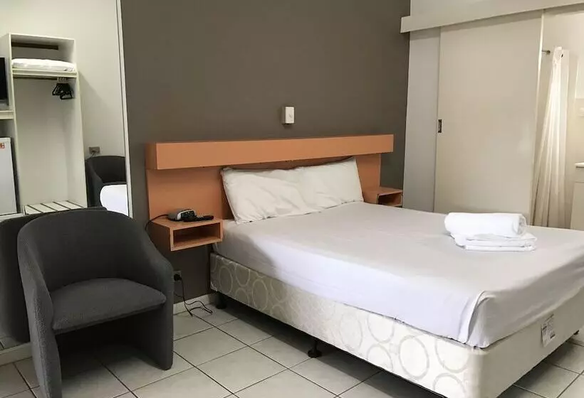 فندق على الطريق The Cubana Ballina