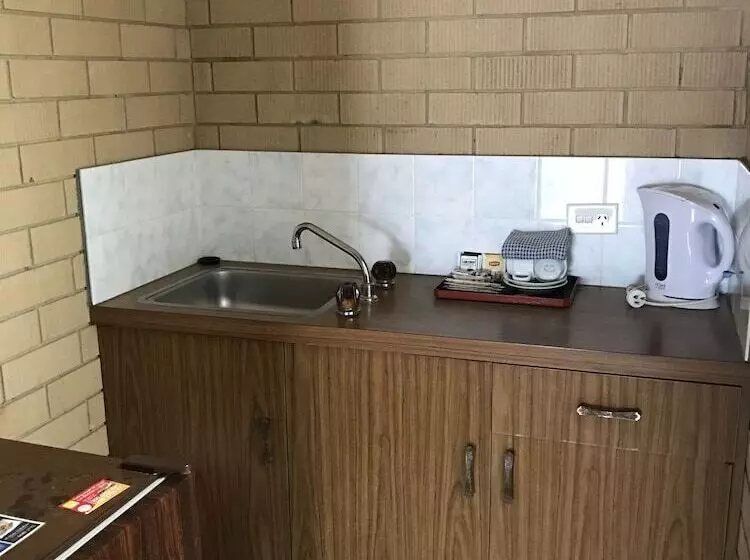 فندق على الطريق The Cubana Ballina