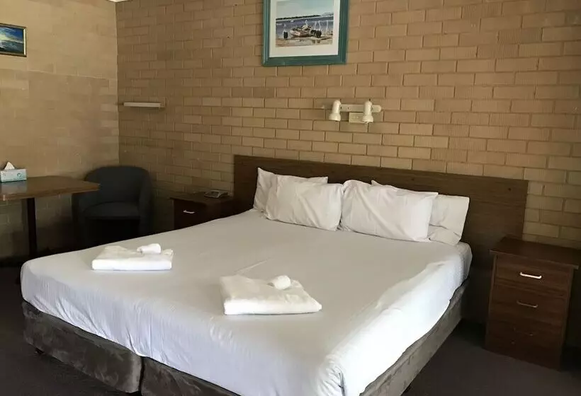 فندق على الطريق The Cubana Ballina