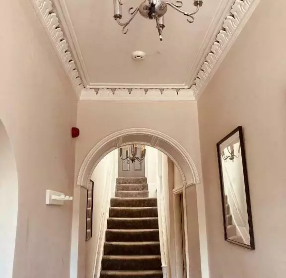 پانسیون Bloomfield  At Stayboom