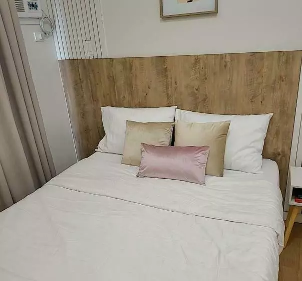 Sherisse Condo @ The Loop With Wifi,cable And Hot & Cold Shower
