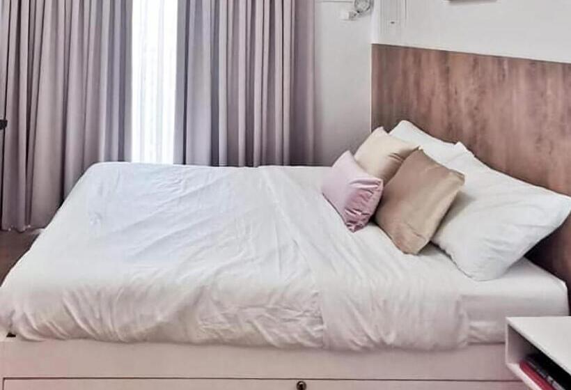 Sherisse Condo @ The Loop With Wifi,cable And Hot & Cold Shower