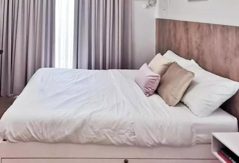 Sherisse Condo @ The Loop With Wifi,cable And Hot & Cold Shower