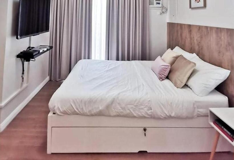 Sherisse Condo @ The Loop With Wifi,cable And Hot & Cold Shower