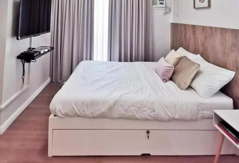 Sherisse Condo @ The Loop With Wifi,cable And Hot & Cold Shower