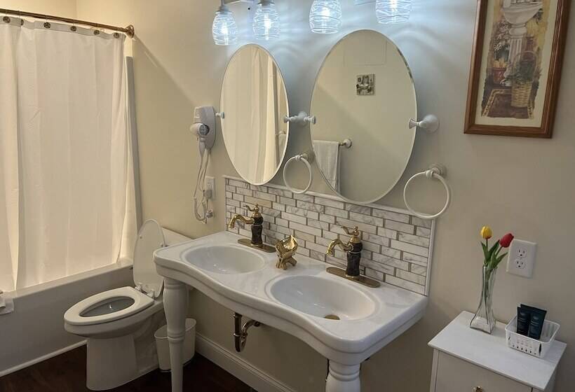 Holland Farmhouse Inn B&b