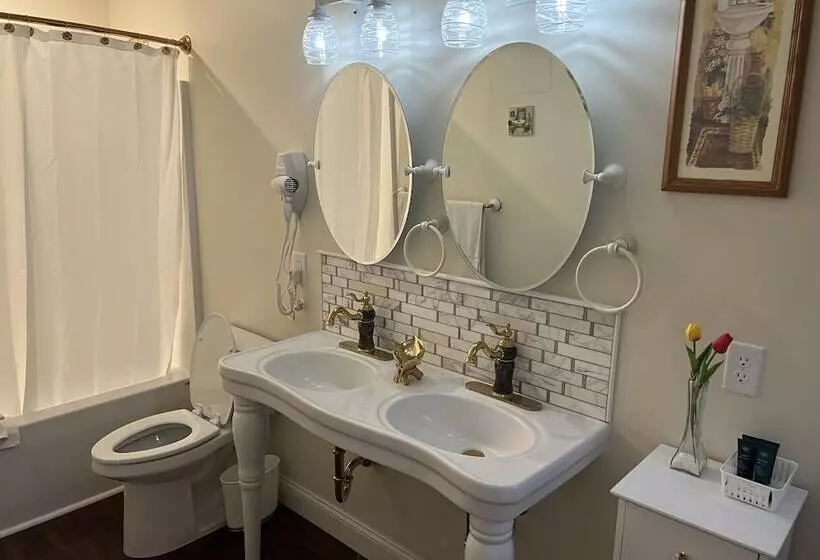 Holland Farmhouse Inn B&b