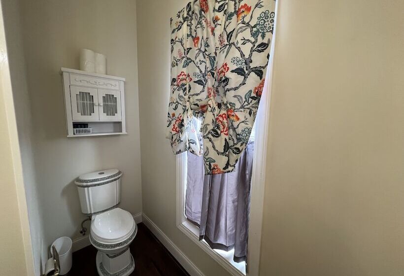 Holland Farmhouse Inn B&b