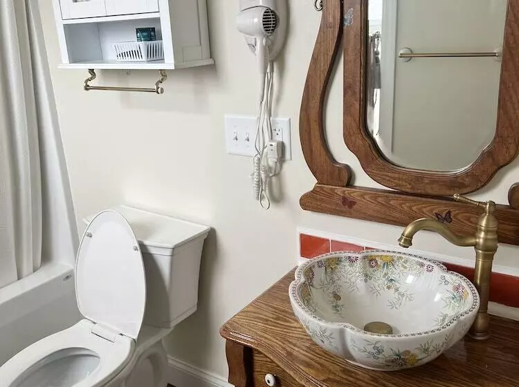 Holland Farmhouse Inn B&b