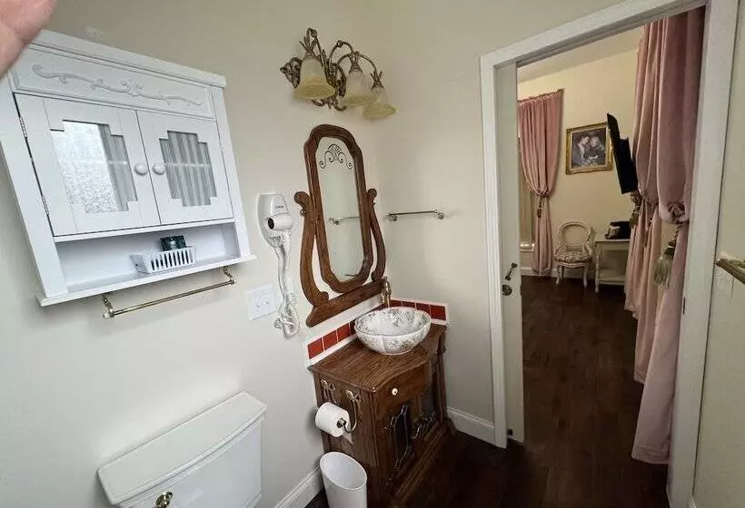 Holland Farmhouse Inn B&b