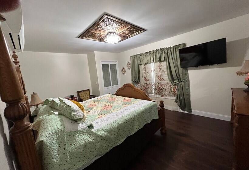 Holland Farmhouse Inn B&b