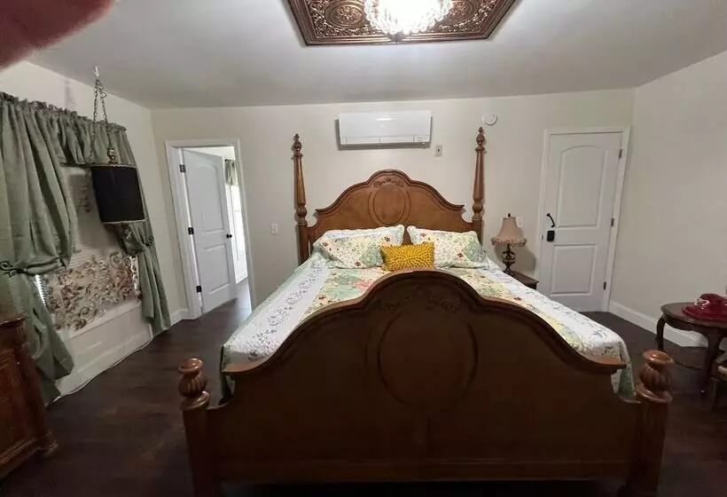 Holland Farmhouse Inn B&b