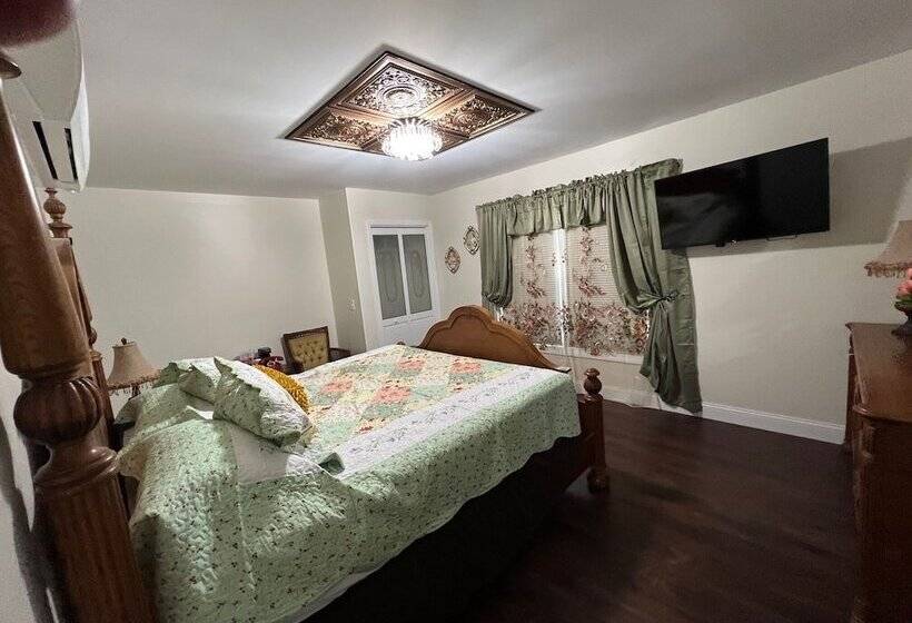 Holland Farmhouse Inn B&b