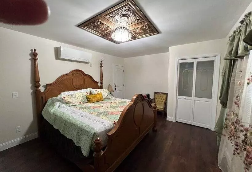 Holland Farmhouse Inn B&b