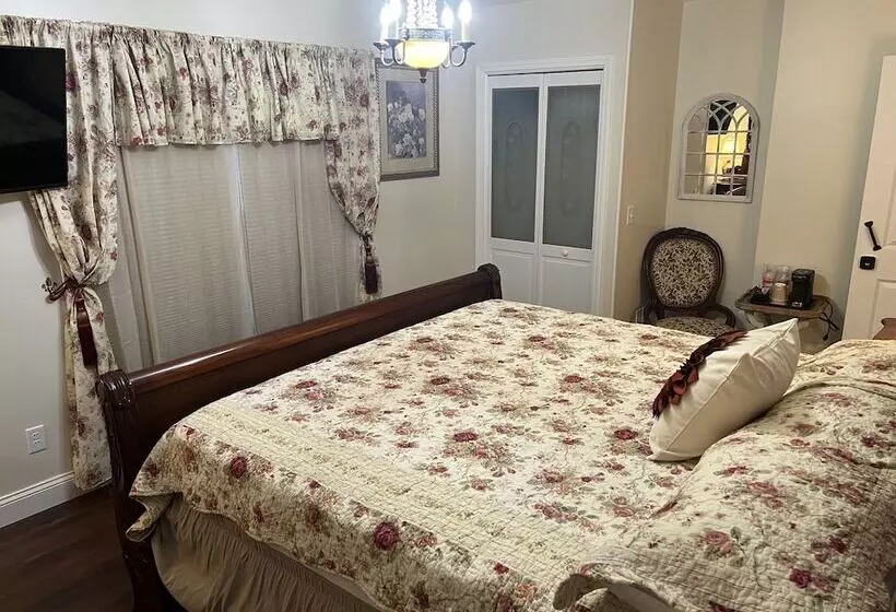 Holland Farmhouse Inn B&b