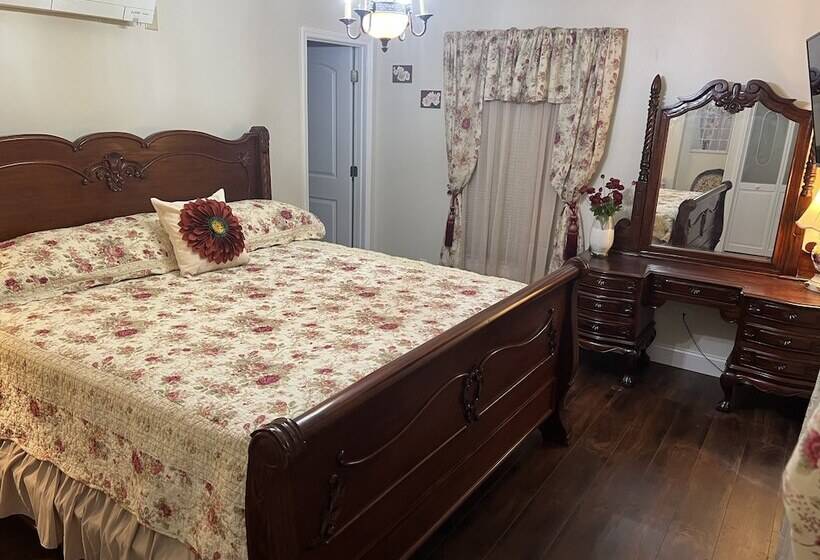 Holland Farmhouse Inn B&b