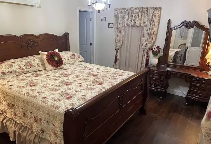 Holland Farmhouse Inn B&b