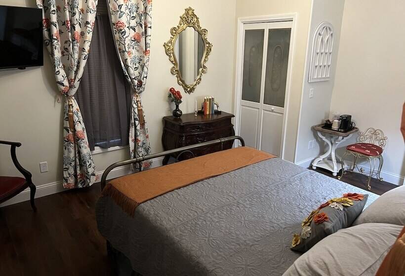 Holland Farmhouse Inn B&b