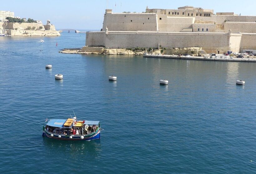 هتل Senglea Suites