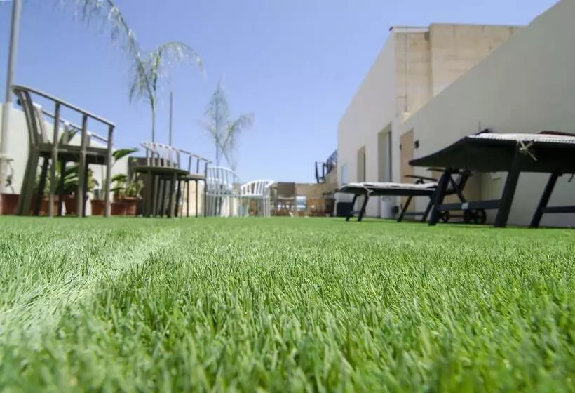 هتل Senglea Suites