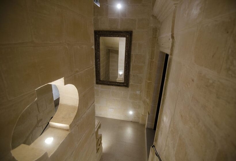 هتل Senglea Suites