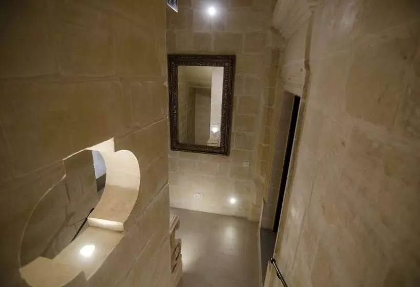 هتل Senglea Suites
