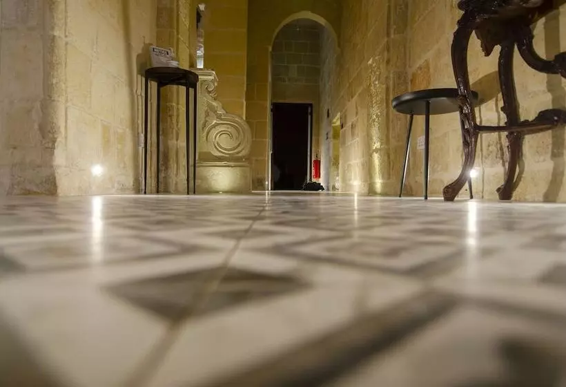 هتل Senglea Suites