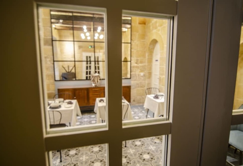 هتل Senglea Suites