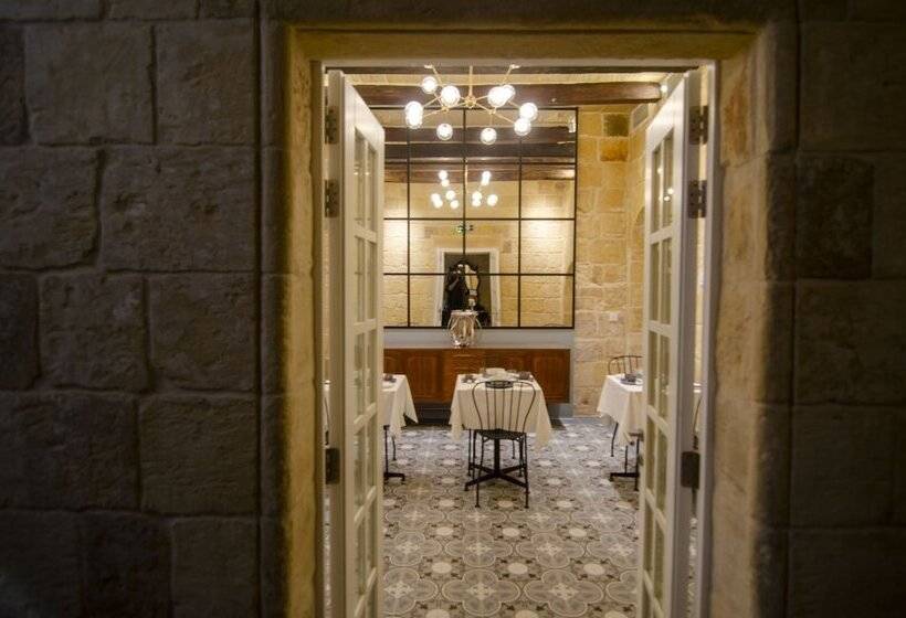 هتل Senglea Suites