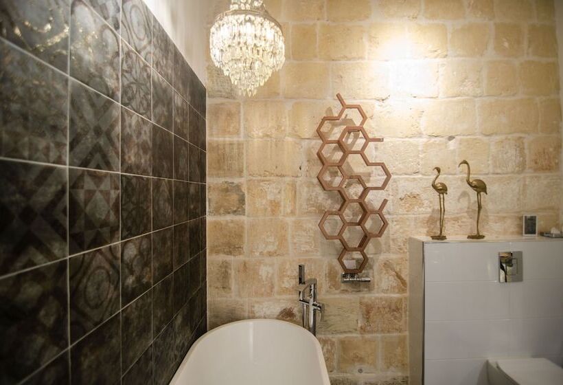 هتل Senglea Suites