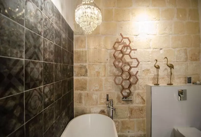 هتل Senglea Suites