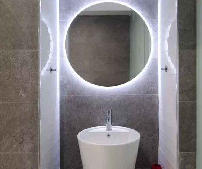 هتل Senglea Suites