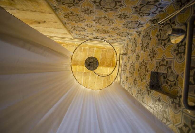 هتل Senglea Suites