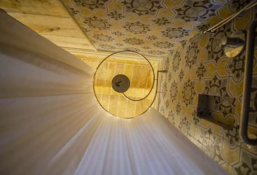 هتل Senglea Suites