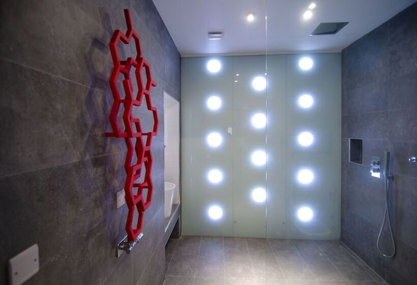 هتل Senglea Suites