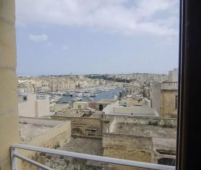 هتل Senglea Suites