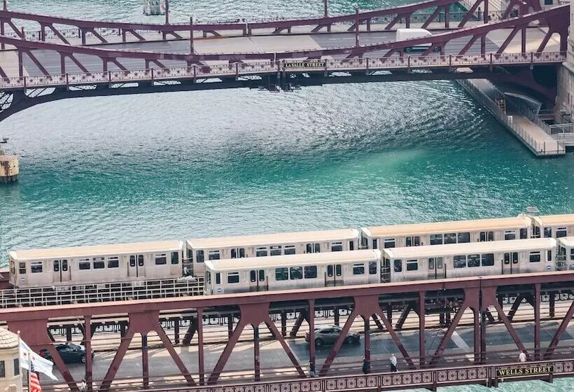 هتل Voco Chicago Downtown, An Ihg