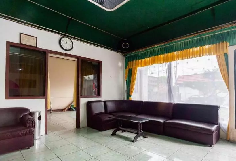 ホテル Reddoorz @ Jalan Jendral Sudirman Jambi 2