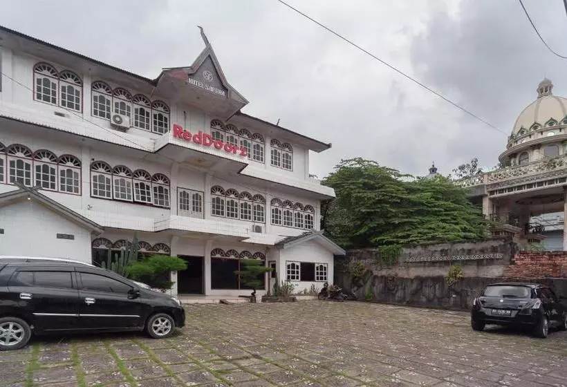 ホテル Reddoorz @ Jalan Jendral Sudirman Jambi 2