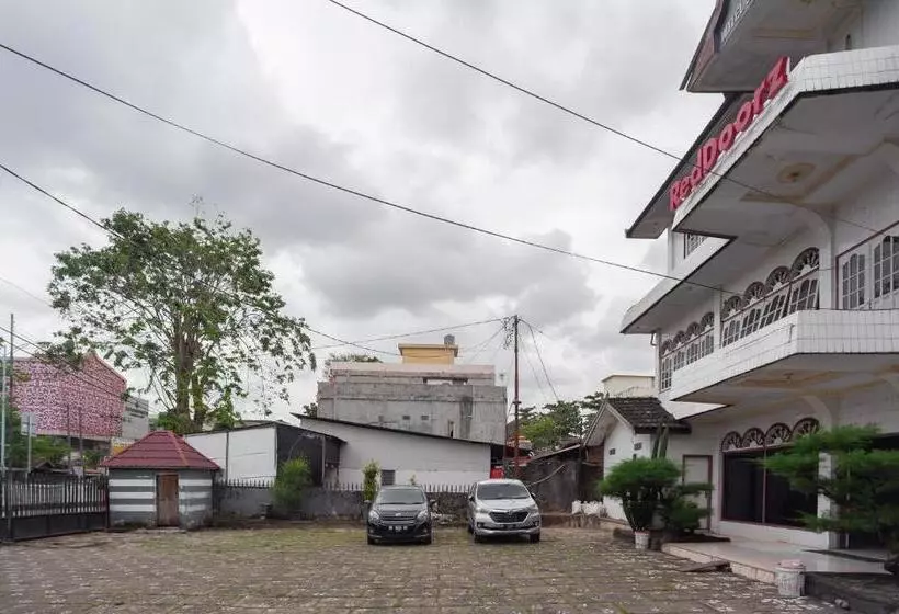 ホテル Reddoorz @ Jalan Jendral Sudirman Jambi 2