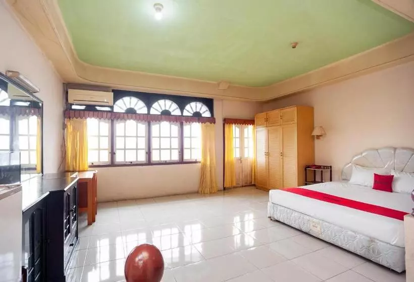 ホテル Reddoorz @ Jalan Jendral Sudirman Jambi 2