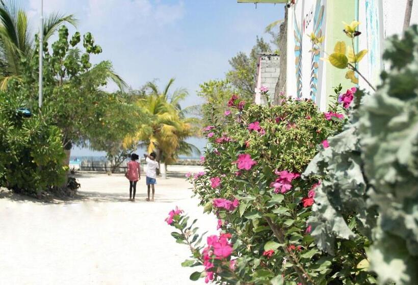 پانسیون Beach Walk Villa Maldives