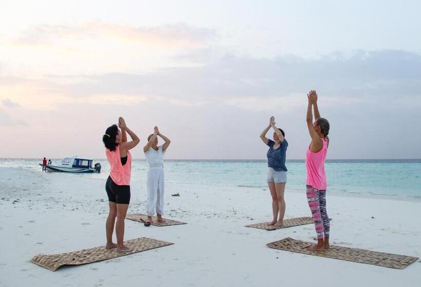 پانسیون Beach Walk Villa Maldives