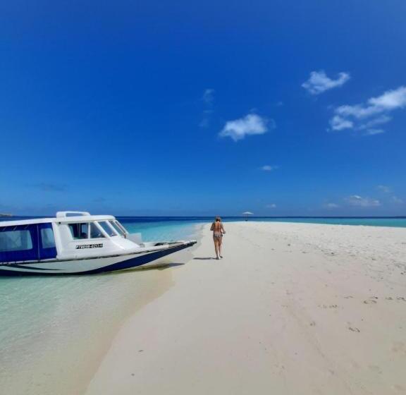 پانسیون Beach Walk Villa Maldives