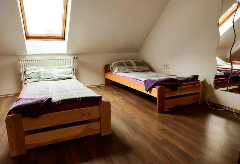 Panzió Restaurace U Komína