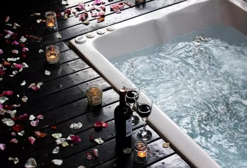 Majatalo Thulamela Couples Retreat