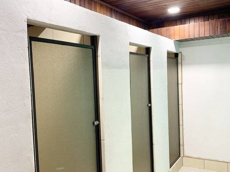 فندق صغير Global House Costa Rica Backpackers