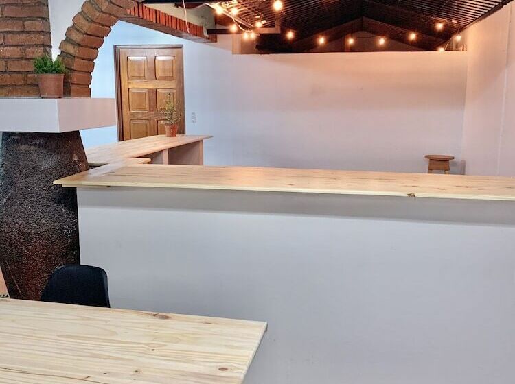 فندق صغير Global House Costa Rica Backpackers