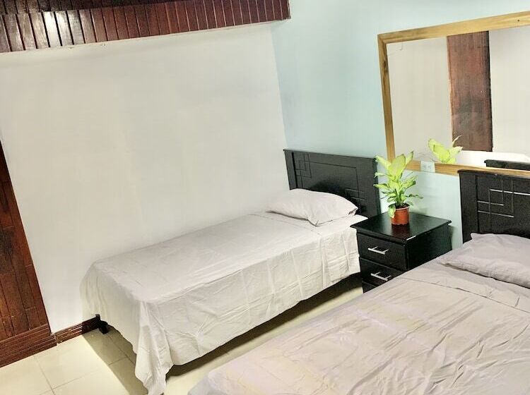 فندق صغير Global House Costa Rica Backpackers