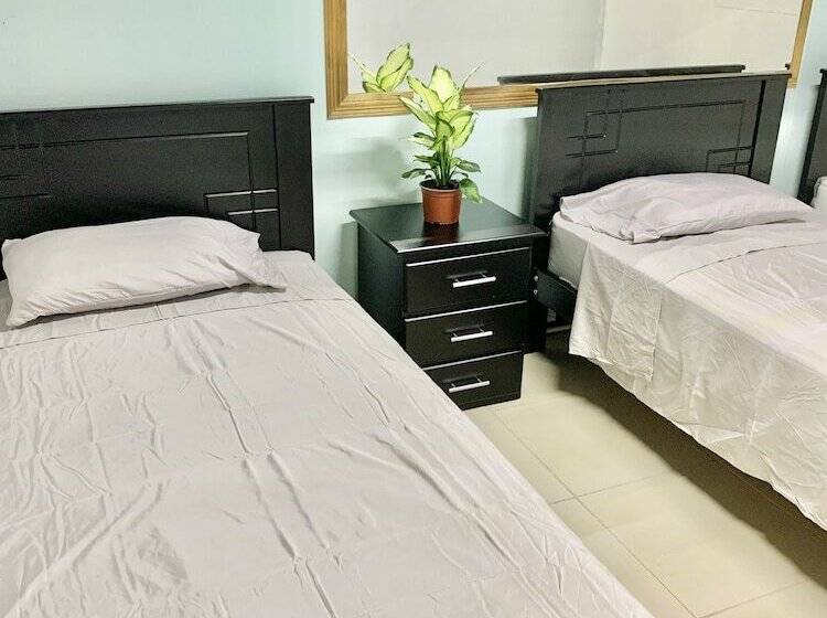 فندق صغير Global House Costa Rica Backpackers